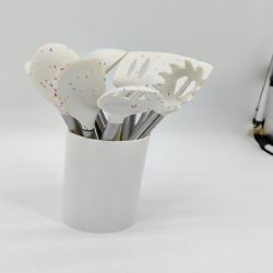 Set of 8 silicone kitchen utensils